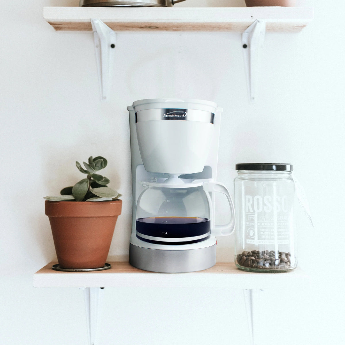 10 Cup 800 Watt Coffee Maker in White R76732
